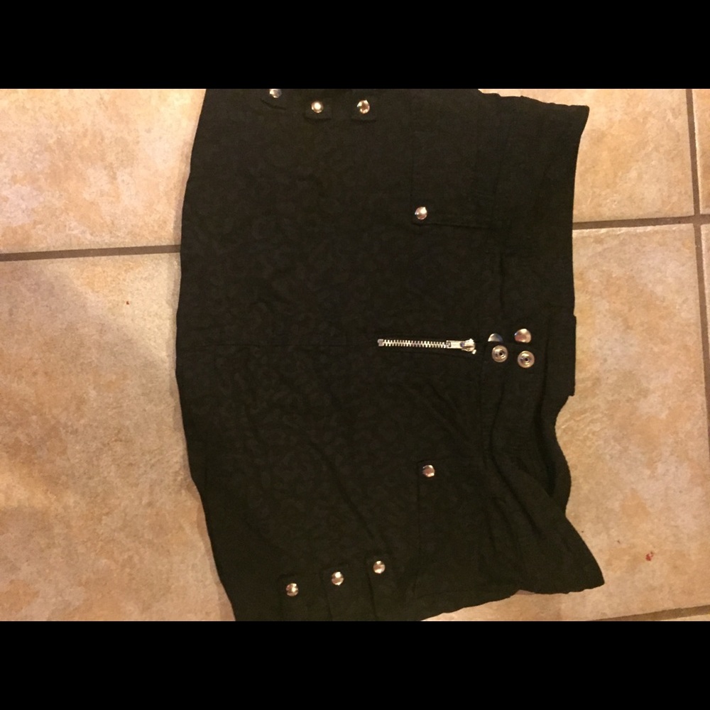 Mini skirt black leopard sz M - fits a small better